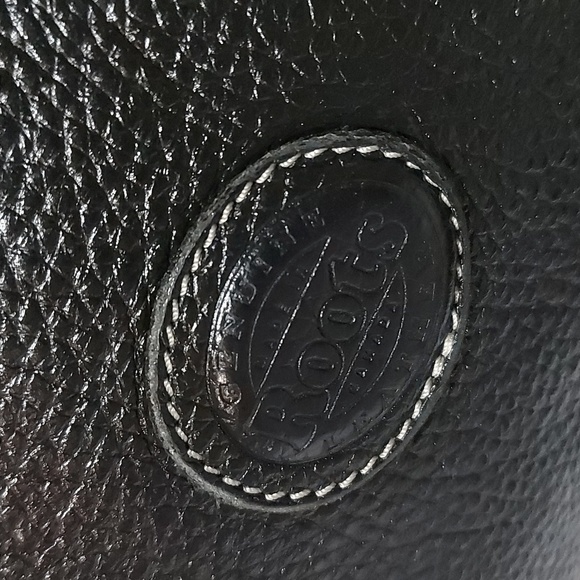 ROOTS GENUINE LEATHER CROSSBODY BAG! - Picture 2 of 2